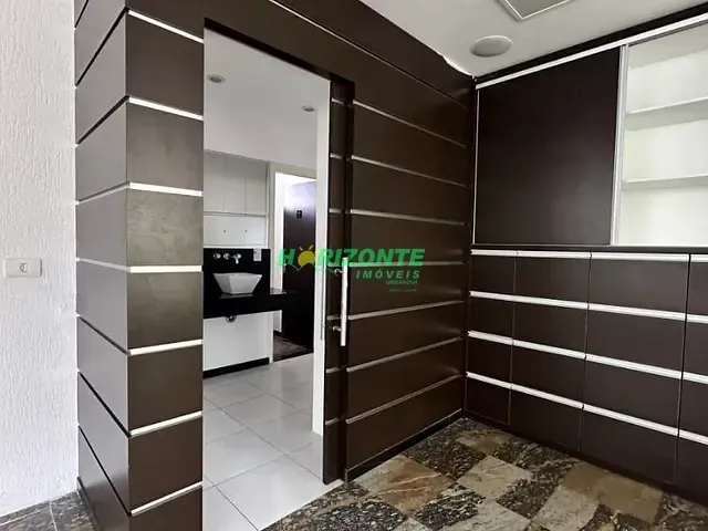 Prédio com 220m², à venda, no bairro Jardim Apolo em São José dos Campos