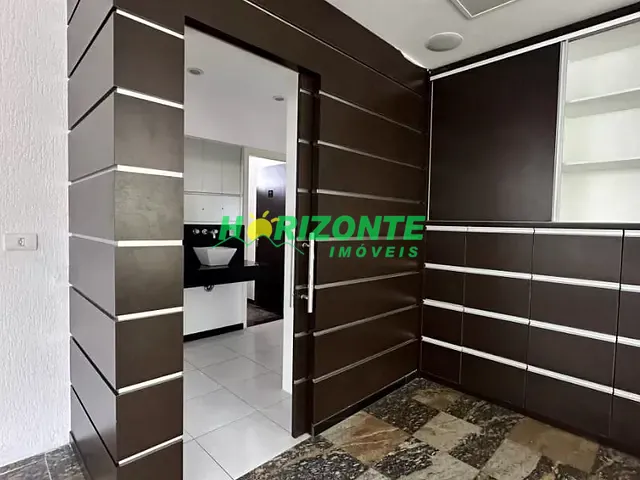 Prédio com 220m², à venda, no bairro Jardim Apolo em São José dos Campos