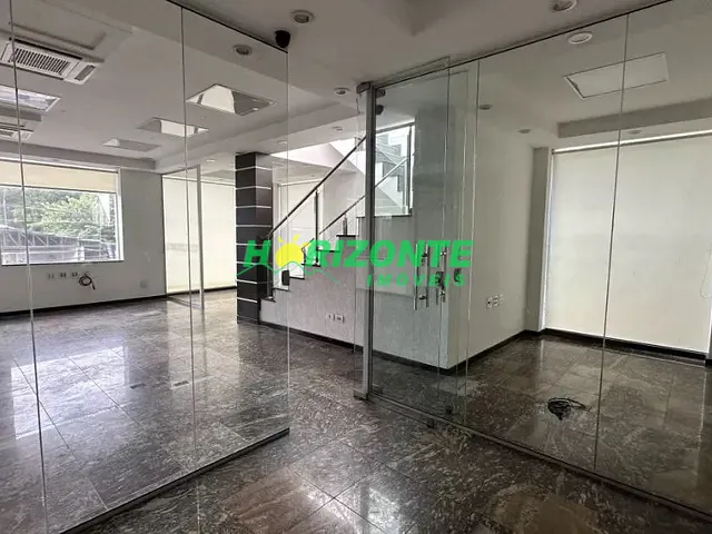 Prédio com 220m², à venda, no bairro Jardim Apolo em São José dos Campos