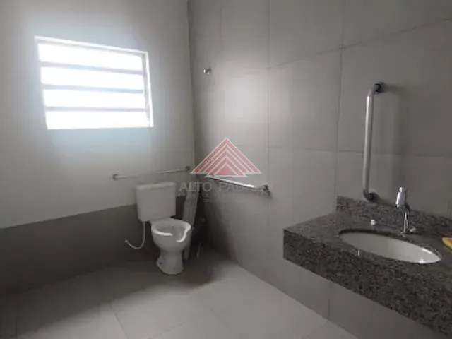 Prédio com 400m², para alugar, no bairro Matriz em Mauá