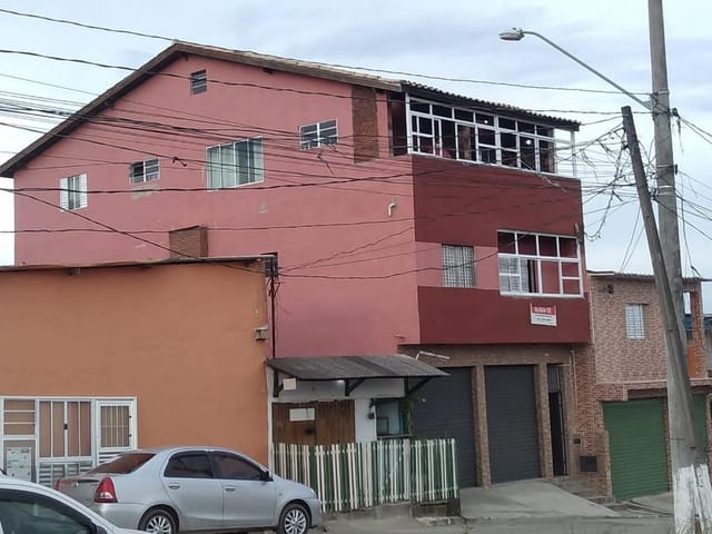 Prédio com 130m², à venda, no bairro Ressaca em Cotia