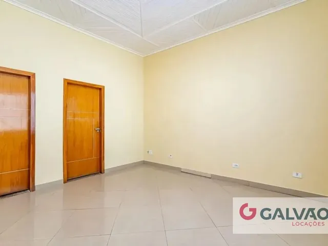 Casa para alugar, no bairro Portão em Curitiba