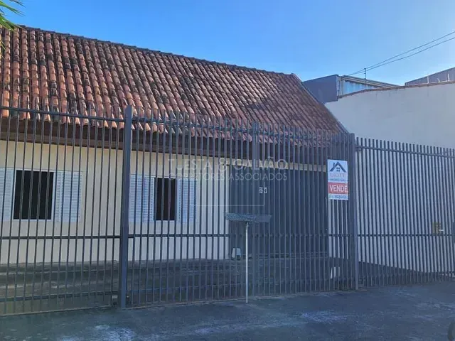 Prédio com 62m², para alugar, no bairro Xaxim em Curitiba
