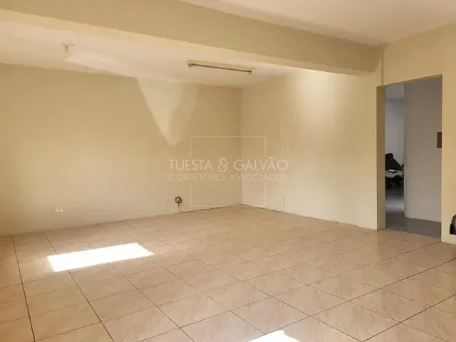 Prédio com 62m², para alugar, no bairro Xaxim em Curitiba