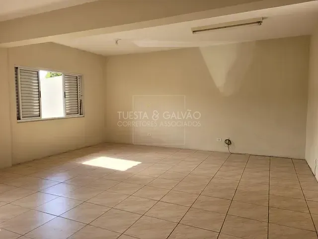Prédio com 62m², para alugar, no bairro Xaxim em Curitiba