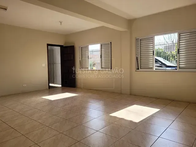 Prédio com 62m², para alugar, no bairro Xaxim em Curitiba