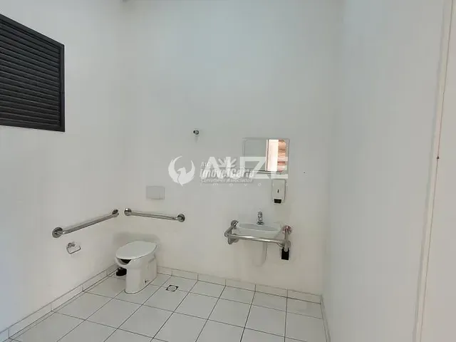 Prédio com 128m², à venda, no bairro Cabral em Curitiba