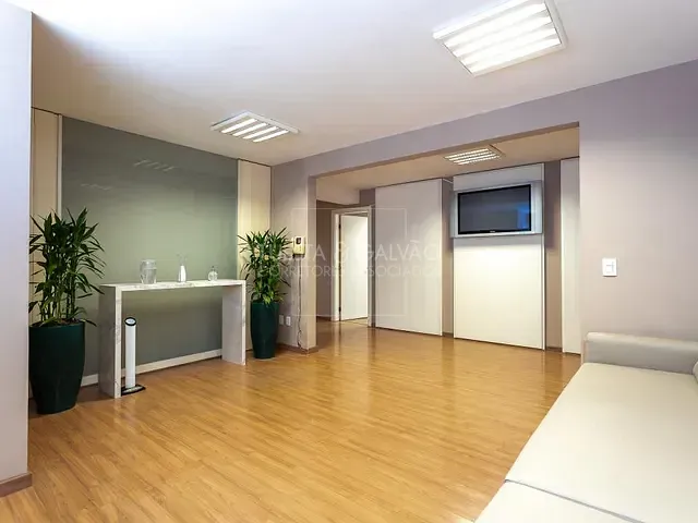 Prédio com 210m², à venda, no bairro Portão em Curitiba