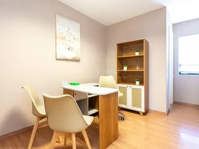 Prédio com 210m², à venda, no bairro Portão em Curitiba