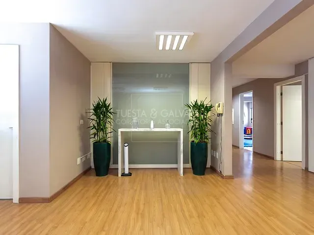 Prédio com 210m², à venda, no bairro Portão em Curitiba