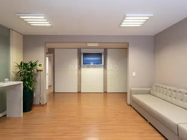 Prédio com 210m², à venda, no bairro Portão em Curitiba