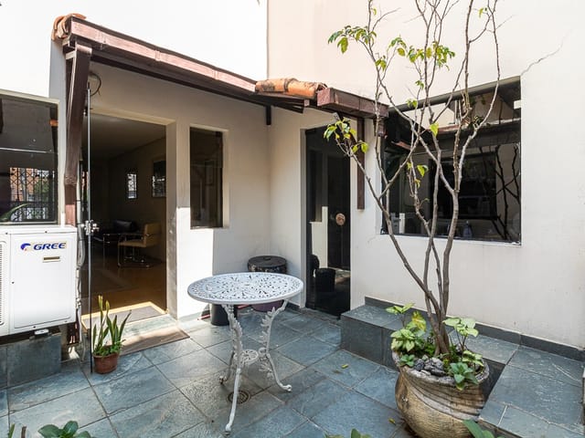 Foto do Prédio - Casa comercial para venda em Vila Clementino, 130m² | Lares e Andares Imóveis