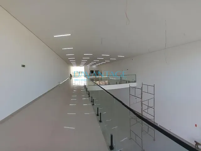 Prédio com 1095m², à venda ou para alugar, no bairro Centro em Vinhedo