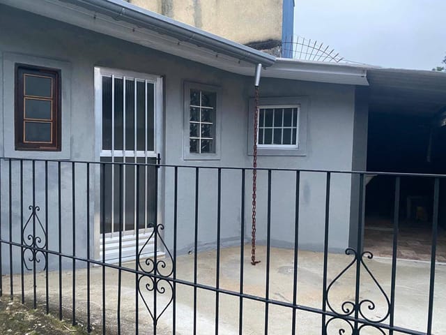 Prédio com 300m², à venda, no bairro Castelanea em Petrópolis