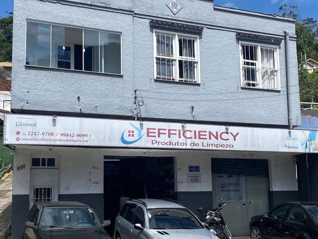 Prédio com 300m², à venda, no bairro Castelanea em Petrópolis