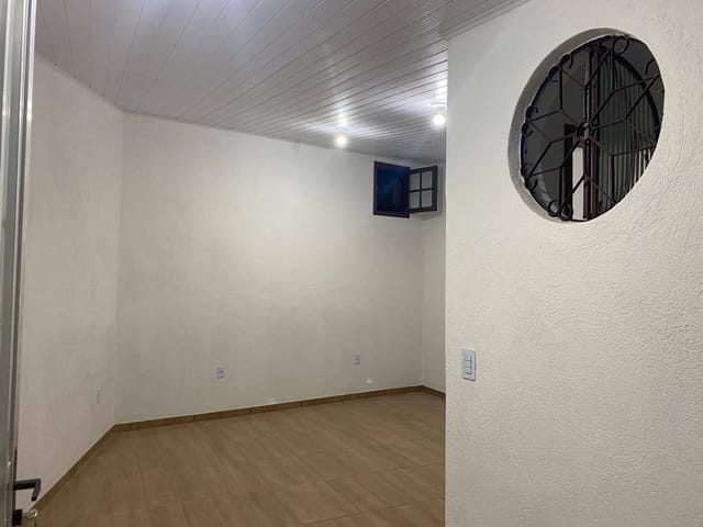 Prédio com 300m², à venda, no bairro Castelanea em Petrópolis