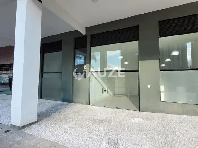 Prédio com 63m², para alugar, no bairro Cabral em Curitiba