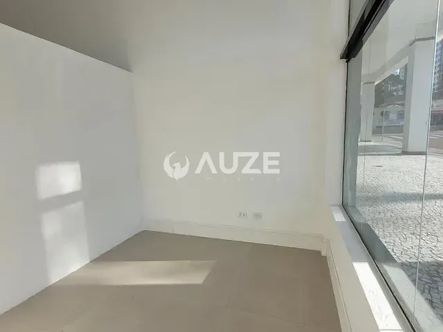 Prédio com 63m², para alugar, no bairro Cabral em Curitiba