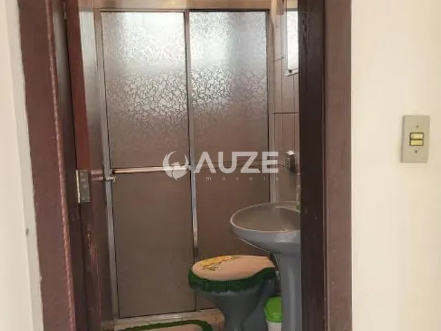 Prédio com 62m², para alugar, no bairro Xaxim em Curitiba