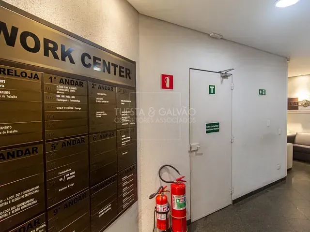 Prédio com 18m², à venda, no bairro Centro em Curitiba