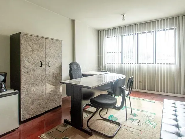 Prédio com 18m², à venda, no bairro Centro em Curitiba