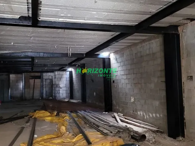 Prédio com 300m², à venda, no bairro Jardim Satélite em São José dos Campos