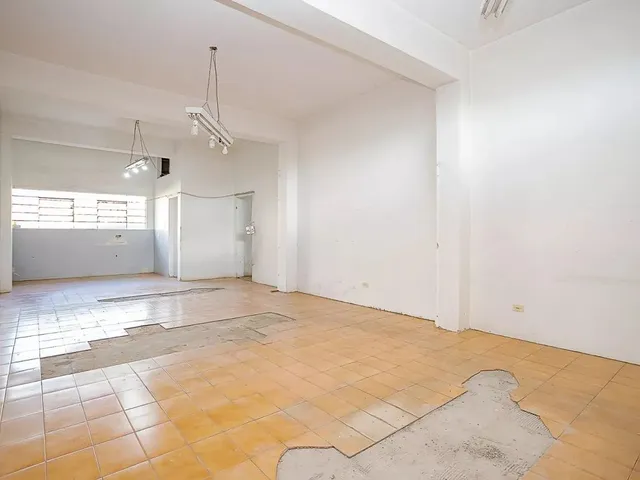 Prédio com 420m² 3 quartos e 4 banheiros, à venda, no bairro Campo Comprido em Curitiba