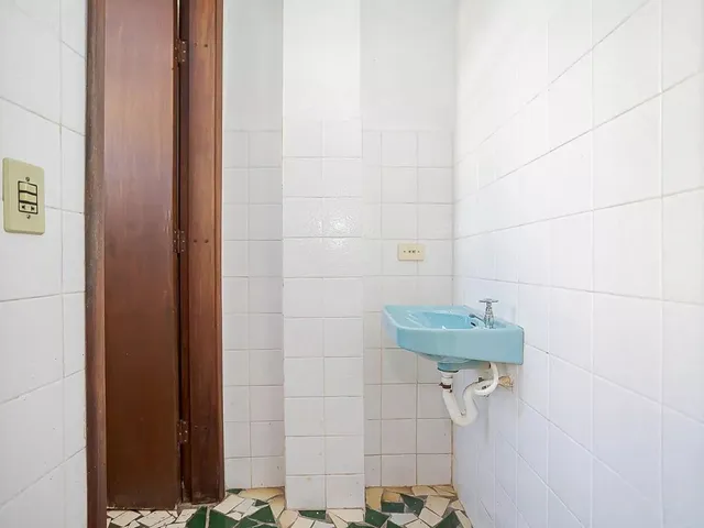 Prédio com 420m² 3 quartos e 4 banheiros, à venda, no bairro Campo Comprido em Curitiba