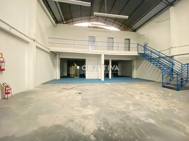 Prédio com 800m², à venda, no bairro Navegantes em Porto Alegre