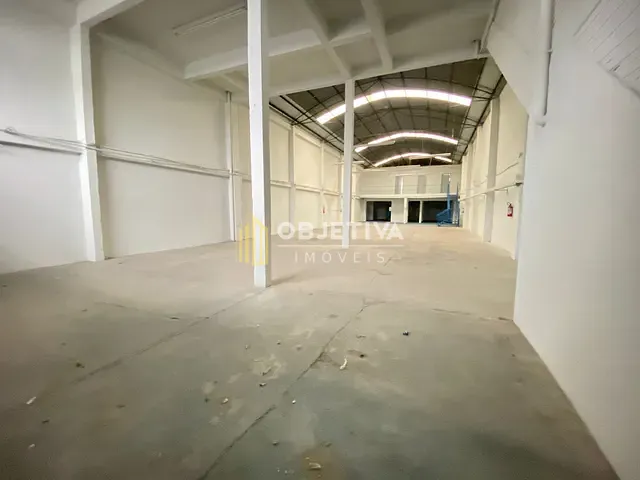 Prédio com 800m², à venda, no bairro Navegantes em Porto Alegre