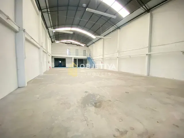 Prédio com 800m², à venda, no bairro Navegantes em Porto Alegre