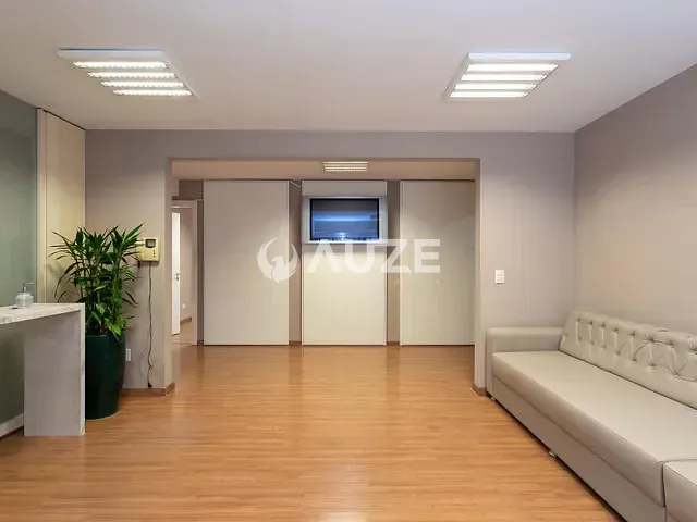 Prédio com 210m², à venda, no bairro Portão em Curitiba