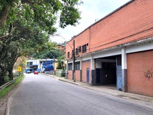 Prédio à venda ou para alugar, no bairro Centro em Petrópolis