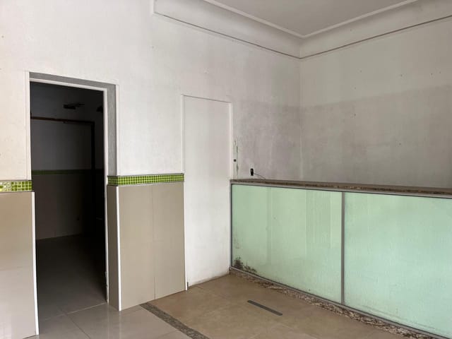 Prédio com 400m², à venda ou para alugar, no bairro Centro em Petrópolis