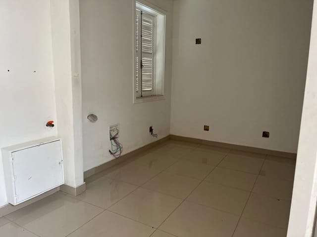 Prédio com 400m², à venda ou para alugar, no bairro Centro em Petrópolis