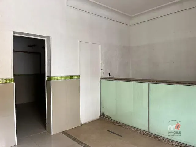 Prédio com 400m², à venda ou para alugar, no bairro Centro em Petrópolis