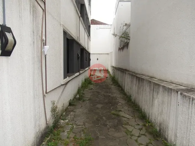 Prédio com 405m², para alugar, no bairro São João em Porto Alegre