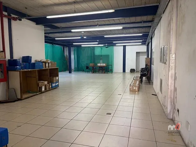 Prédio para alugar, no bairro Centro em Petrópolis
