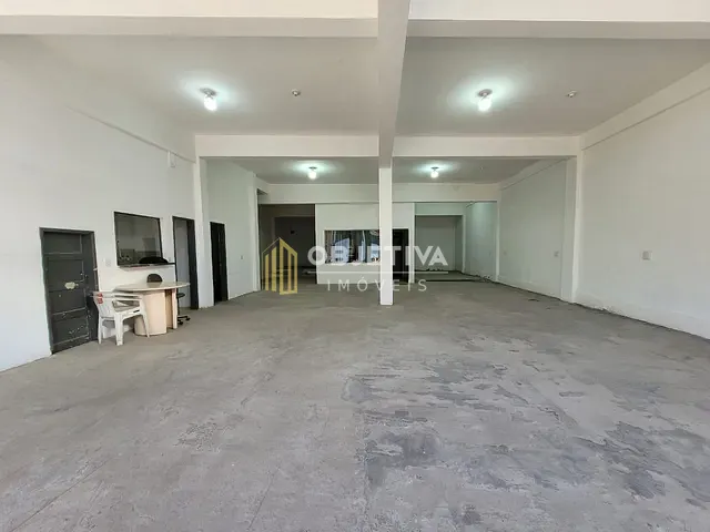 Prédio com 460m², para alugar, no bairro São Geraldo em Porto Alegre