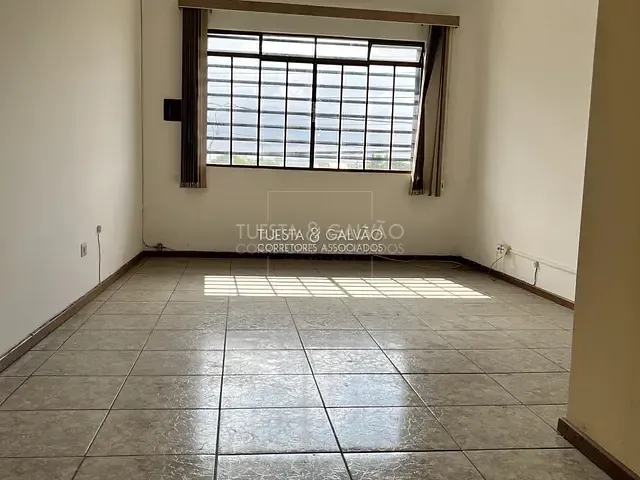 Loja com 374m², à venda, no bairro Cajuru em Curitiba