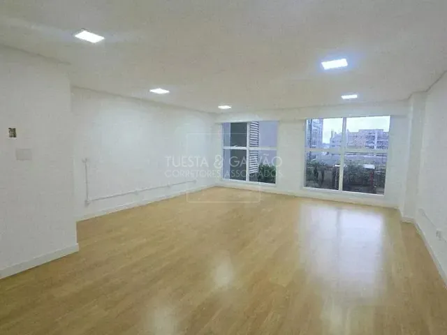 Prédio com 40m², para alugar, no bairro Vila Izabel em Curitiba