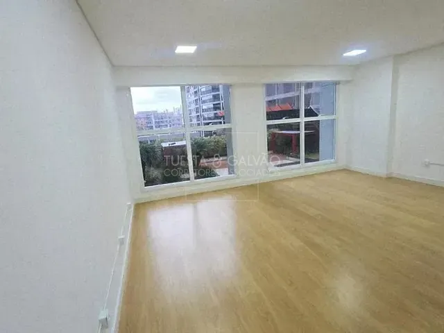 Prédio com 40m², para alugar, no bairro Vila Izabel em Curitiba