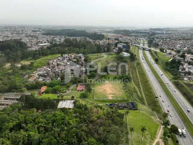 Prédio à venda, no bairro Jardim dos Pimentas em Guarulhos