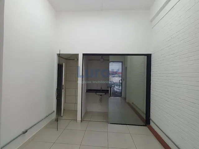 Prédio com 300m², à venda ou para alugar, no bairro Vila Embaré em Valinhos