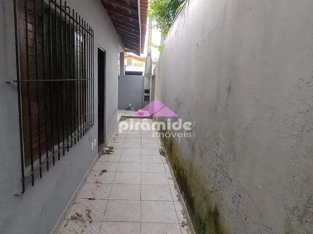 Prédio com 322m² 3 quartos e 3 banheiros, à venda, no bairro Indaiá em Caraguatatuba