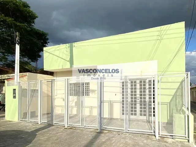 Prédio com 243m², à venda, no bairro Pedregulho em Guaratinguetá