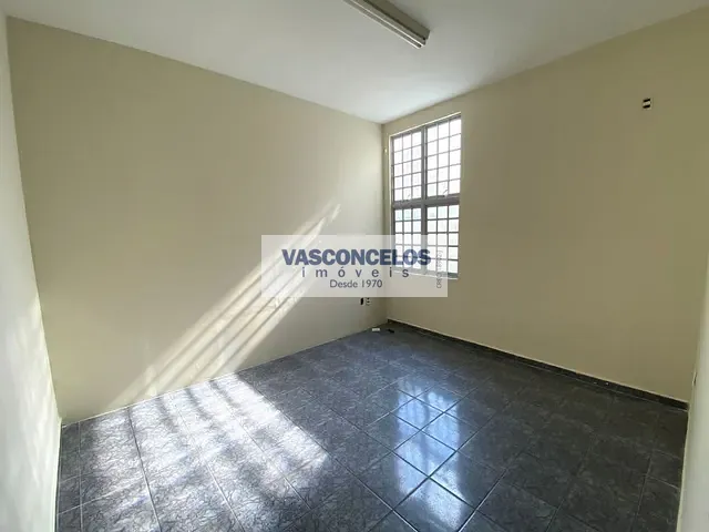 Prédio com 243m², à venda, no bairro Pedregulho em Guaratinguetá