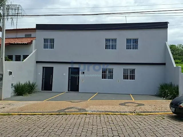 Prédio com 300m², para alugar, no bairro Vila Clayton em Valinhos