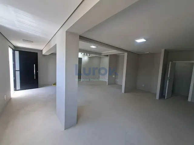 Prédio com 300m², para alugar, no bairro Vila Clayton em Valinhos