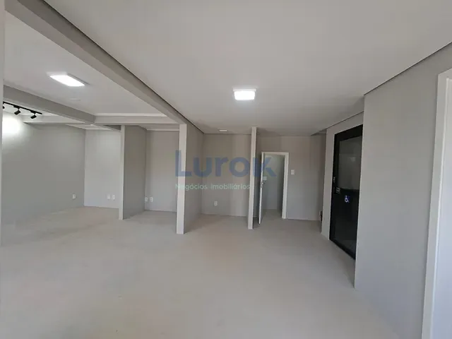 Prédio com 300m², para alugar, no bairro Vila Clayton em Valinhos